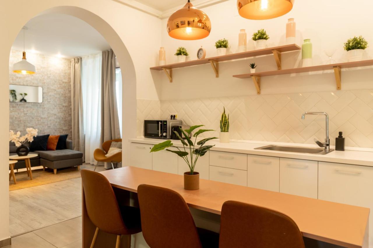 Ideal Stay: Spacious 2Br Apt Near Calea Victoriei 布加勒斯特 外观 照片